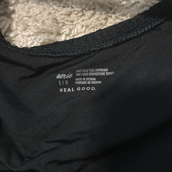 Aerie full coverage swimsuit - Picture 5 of 6